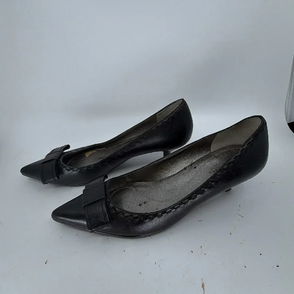Tahari Munich Black Leather Bow Kitten Heel Pump